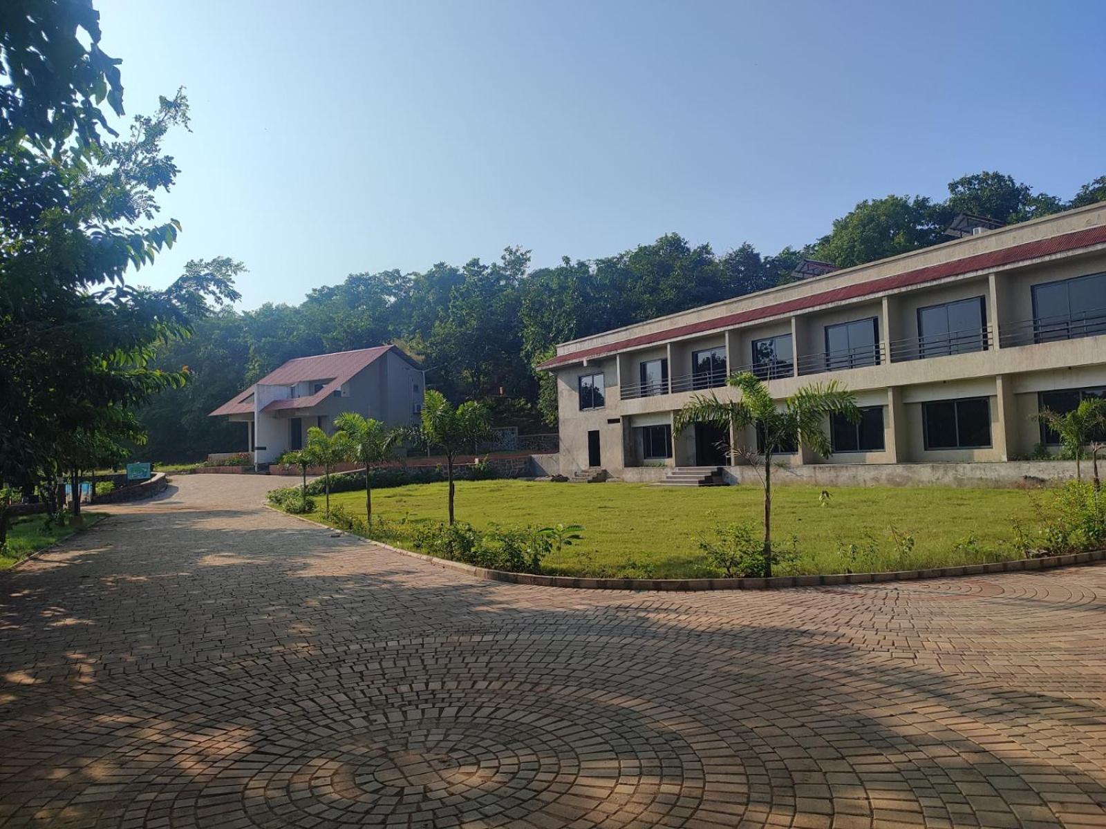 Vits Roccia Hill Resort And Adventure Park, Navapur Songadh Extérieur photo