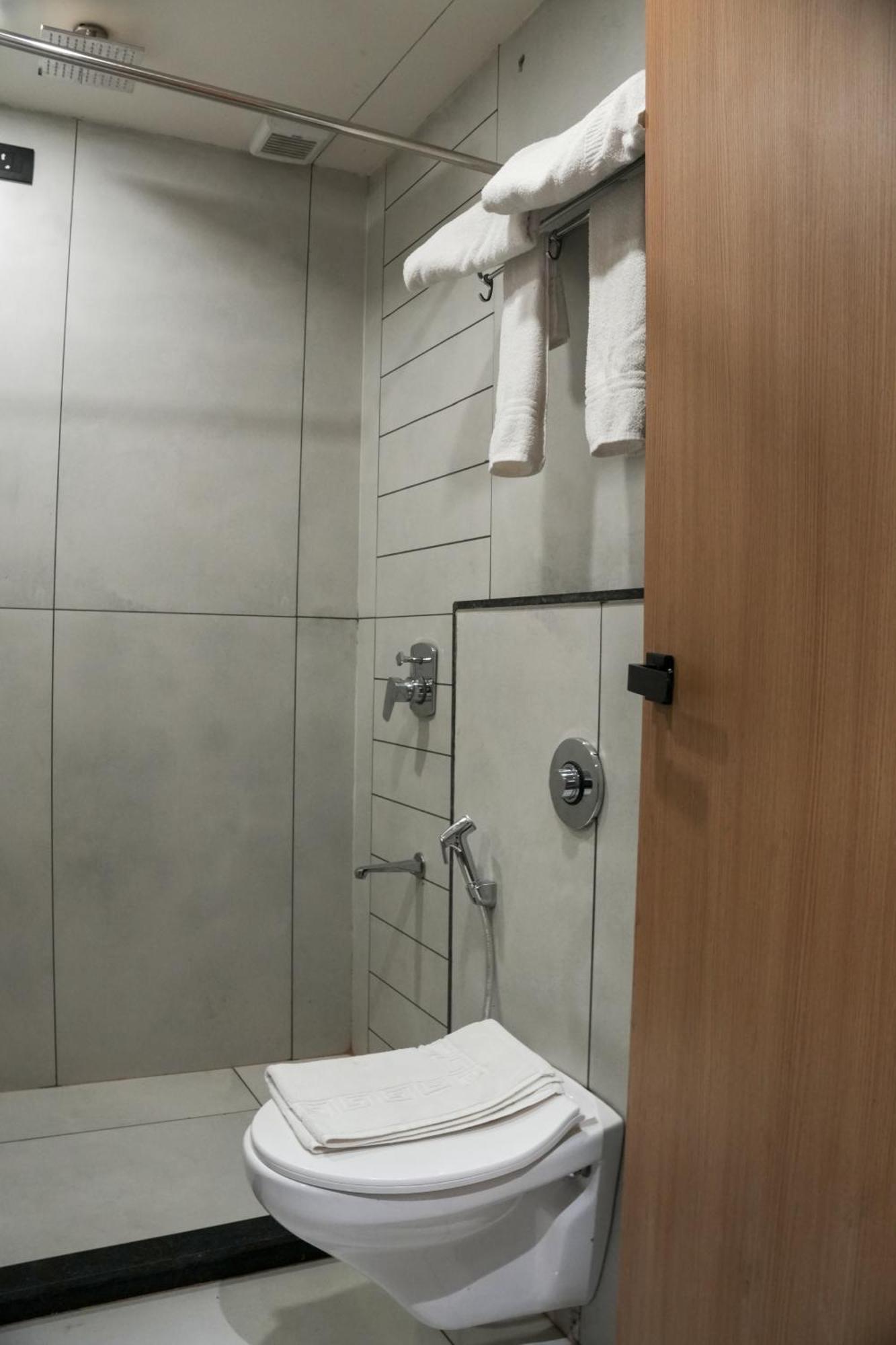 Vits Roccia Hill Resort And Adventure Park, Navapur Songadh Extérieur photo