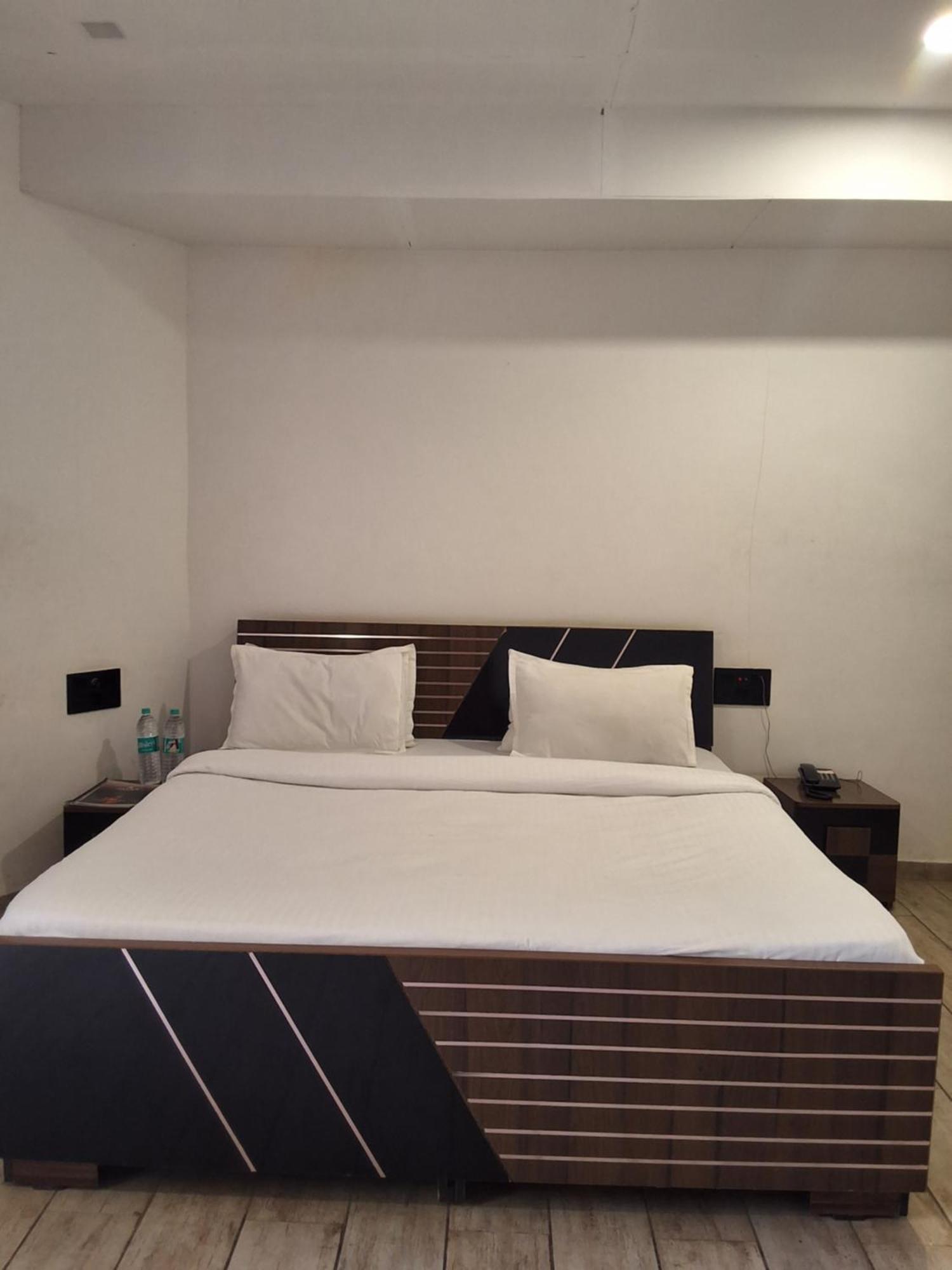 Vits Roccia Hill Resort And Adventure Park, Navapur Songadh Extérieur photo
